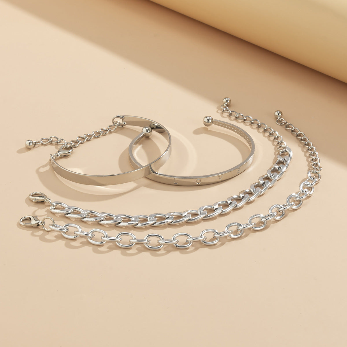 C-shaped Hollow Chain Bracelet